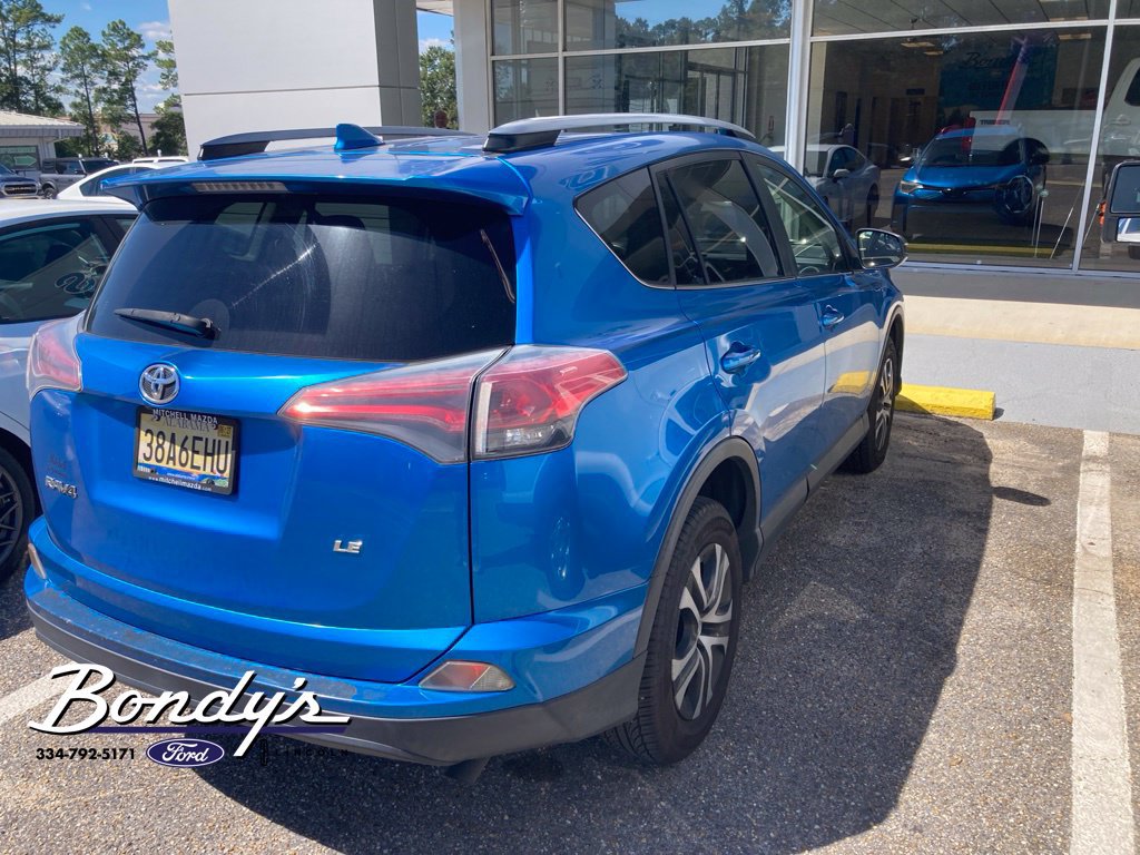 Used 2018 Toyota RAV4 LE FWD image 5