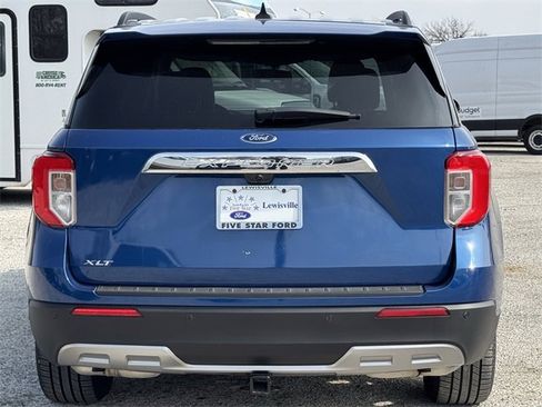 Used 2021 Ford Explorer XLT w/ Equipment Group 202A image 5