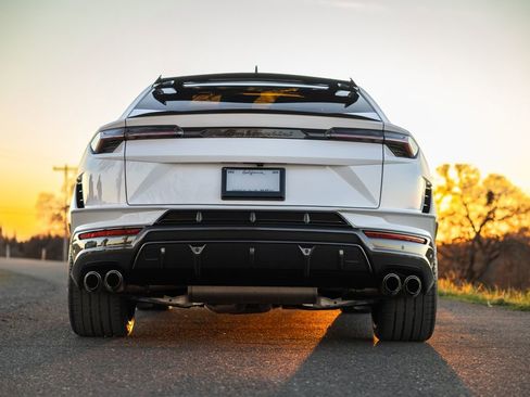 Used 2023 Lamborghini Urus Performante AWD/4WD image 4