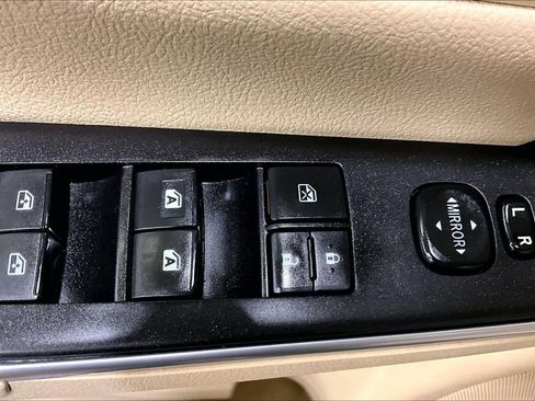 Used 2017 Toyota Camry XLE image 32