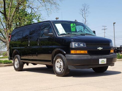 Used 2018 Chevrolet Express 2500 w/ Driver Convenience Package RWD image 8