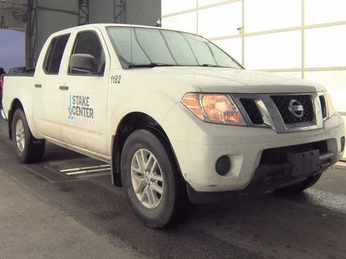 Used 2019 Nissan Frontier SV image 1