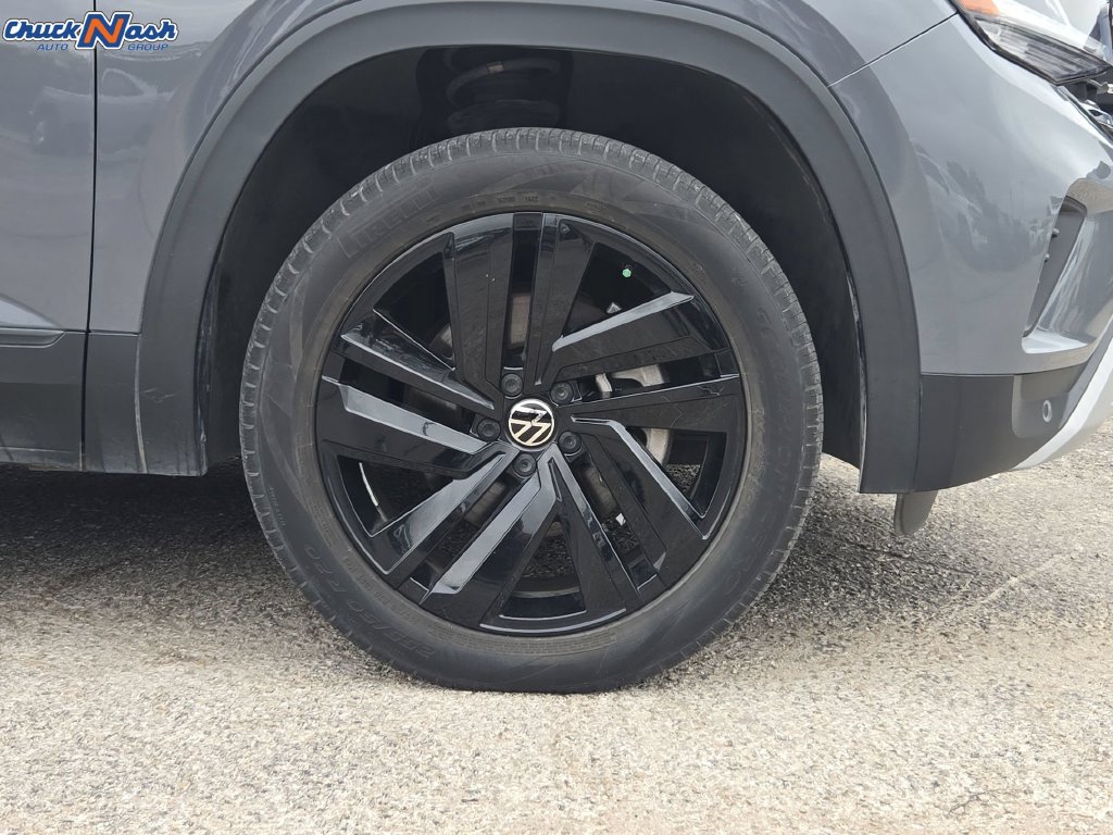 Used 2022 Volkswagen Atlas Cross Sport SE w/ Black Wheel Package AWD/4WD image 10