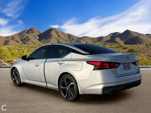 Used 2023 Nissan Altima 2.5 SR FWD image 3
