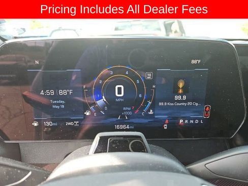 Used 2025 Chevrolet Traverse Z71 w/ Enhanced Driving Package AWD/4WD image 9