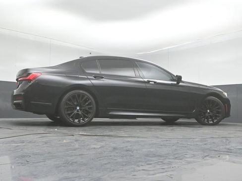 Used 2022 BMW 750i xDrive w/ M Sport Package image 35