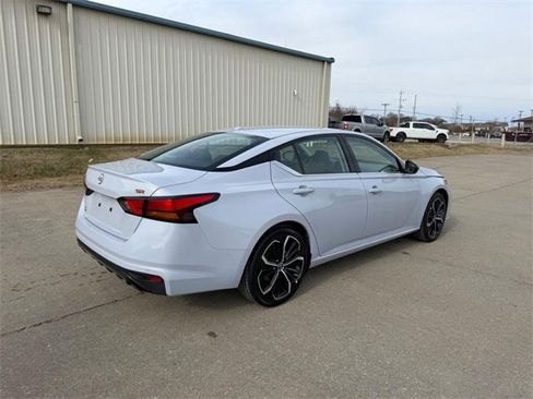 Used 2023 Nissan Altima 2.5 SR image 3