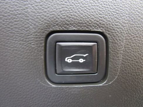 Used 2020 Chevrolet Traverse LT image 22