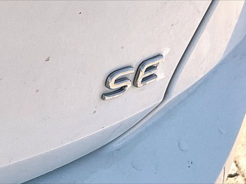 Used 2023 Volkswagen Jetta SE w/ Panoramic Sunroof Package FWD image 7