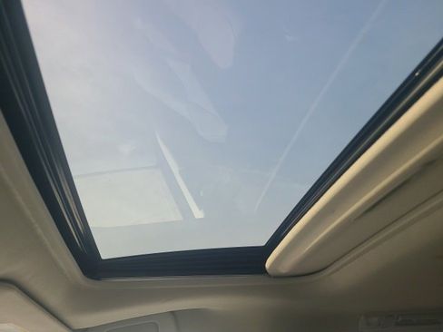 Used 2024 Toyota Sienna XLE image 31