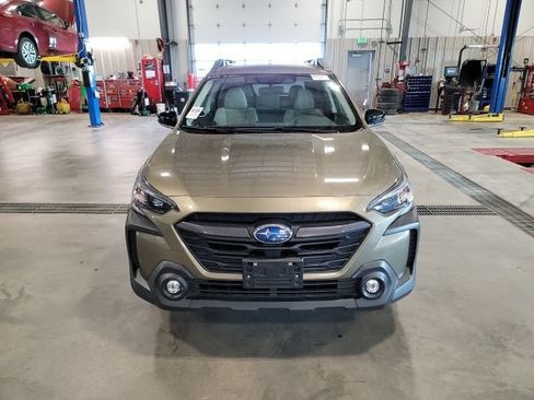 Used 2025 Subaru Outback Premium AWD/4WD image 2