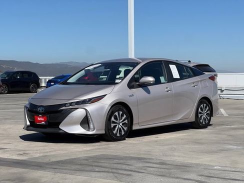 Used 2021 Toyota Prius Prime XLE w/ Carpet Mat Package (TMS) FWD image 6