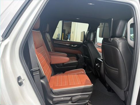 Used 2024 GMC Yukon Denali Ultimate AWD/4WD image 44