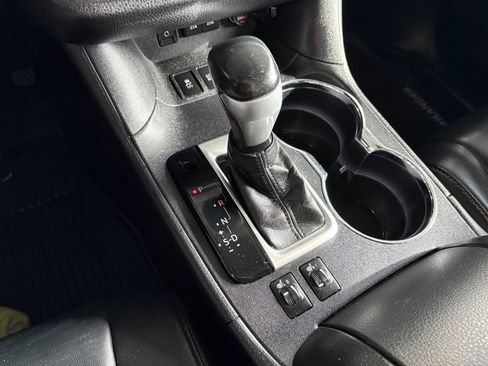 Used 2017 Toyota Highlander XLE image 35