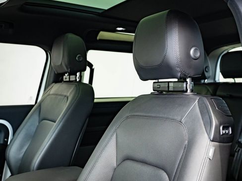 Used 2023 Land Rover Defender 90 S image 21