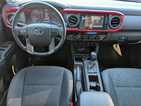 Used 2016 Toyota Tacoma SR image 6