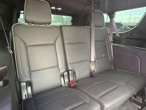 Used 2024 GMC Yukon XL SLT w/ SLT Luxury Package AWD/4WD image 9