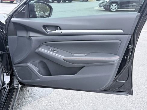 Used 2026 Nissan Altima 2.5 SR w/ SR Midnight Edition Package FWD image 28