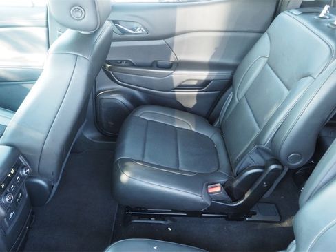 Used 2023 GMC Acadia SLT image 17