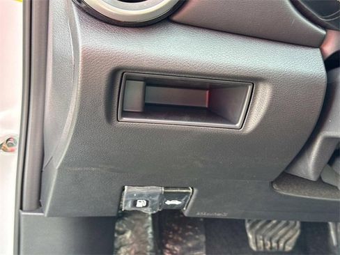 New 2025 Nissan Versa SR w/ Trunk Package image 22