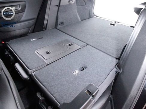 Certified 2025 Volvo XC40 B5 Core image 33