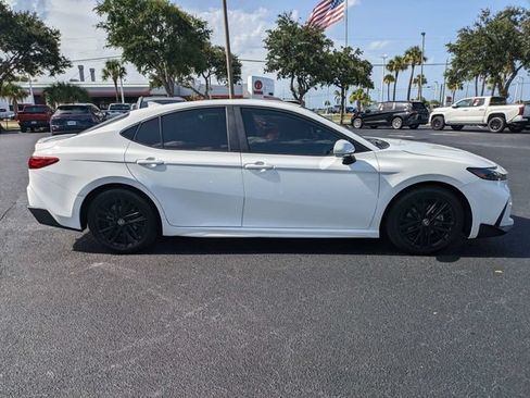 Used 2025 Toyota Camry SE w/ Convenience Package FWD image 3
