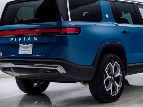 Used 2023 Rivian R1S Launch Edition image 12
