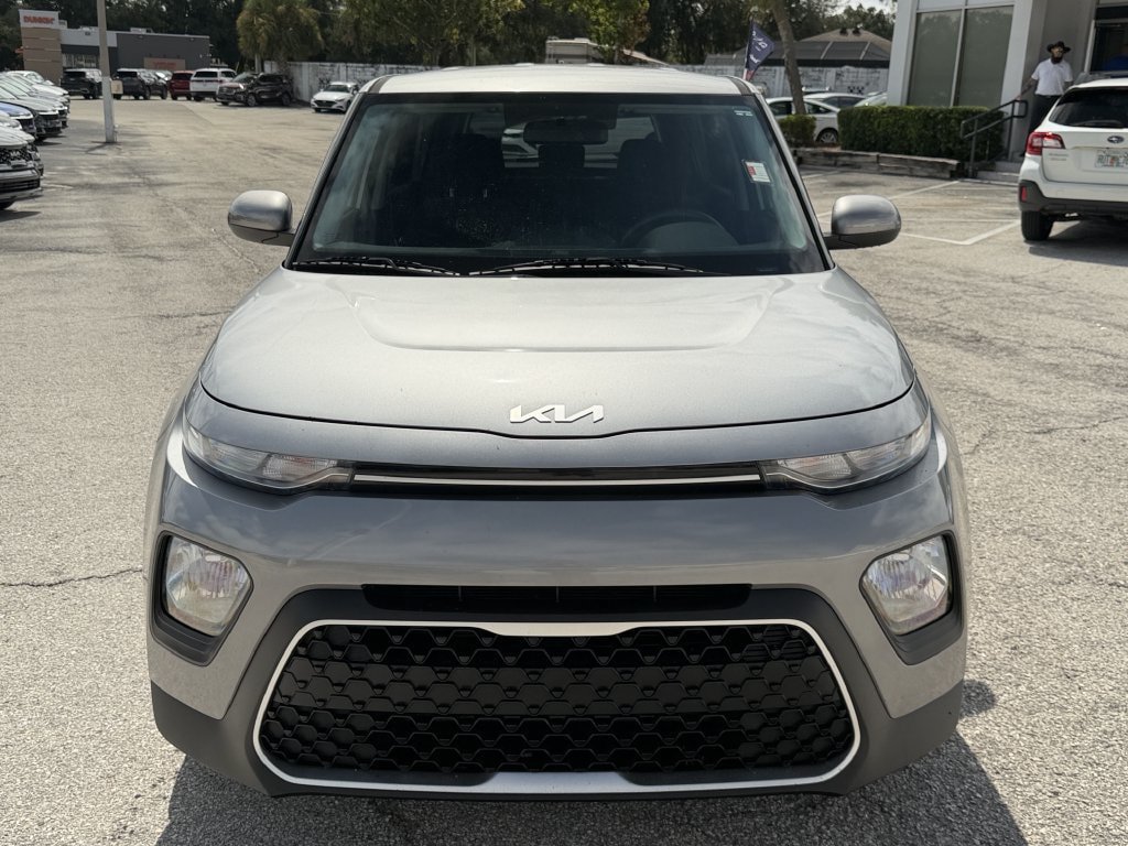 Certified 2022 Kia Soul LX FWD image 3