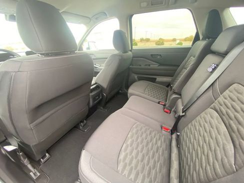 New 2025 Nissan Pathfinder SL w/ Black Appearance Package image 17