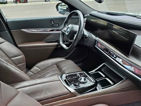 Used 2023 BMW i7 xDrive60 AWD/4WD image 10