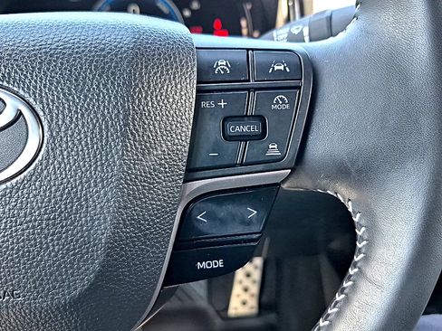 Used 2025 Toyota Camry SE AWD/4WD image 18