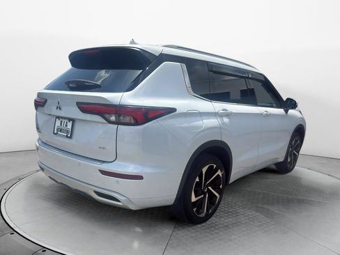 Used 2024 Mitsubishi Outlander SEL Black Edition FWD image 3