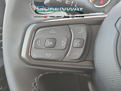 Used 2025 Jeep Gladiator Sport AWD/4WD image 24