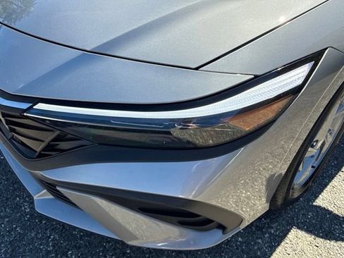 Used 2026 Hyundai Elantra SE FWD image 31
