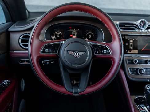 Certified 2024 Bentley Bentayga Extended Wheelbase AWD/4WD image 32