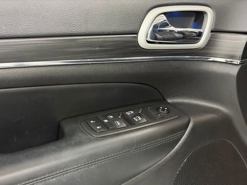 Used 2021 Jeep Grand Cherokee Limited image 11