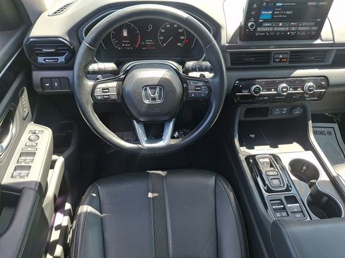 Used 2023 Honda Pilot Touring image 12
