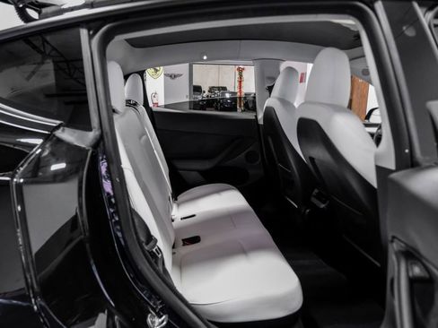 Used 2023 Tesla Model Y Long Range AWD/4WD image 32