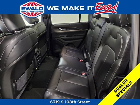 New 2025 Jeep Grand Cherokee Limited w/ Luxury Tech Group II AWD/4WD image 10