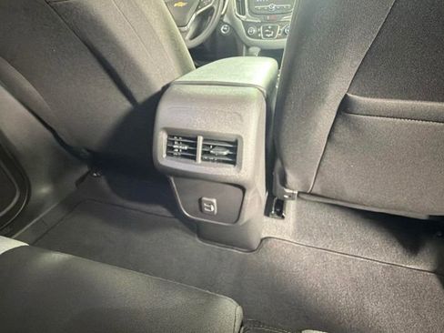 Used 2024 Chevrolet Equinox LS FWD image 29