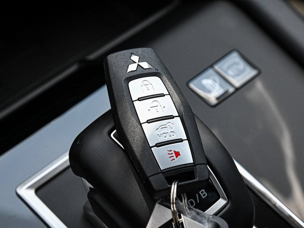 Used 2024 Mitsubishi Outlander SE AWD/4WD image 28