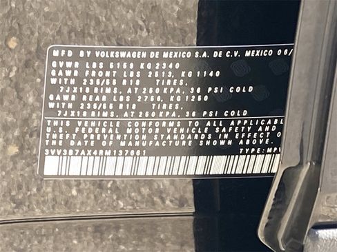 Used 2024 Volkswagen Tiguan SE image 34