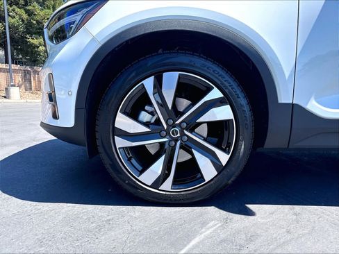 Used 2026 Volvo XC40 B4 Plus w/ Climate Package FWD image 12