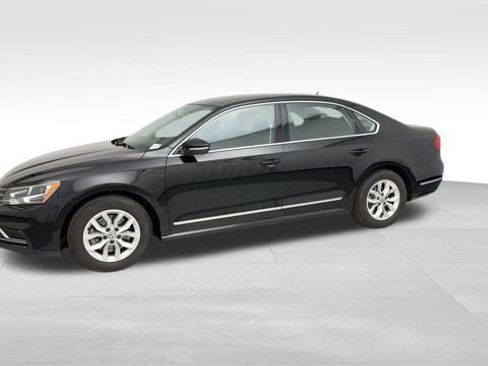 Used 2016 Volkswagen Passat 1.8T S image 6