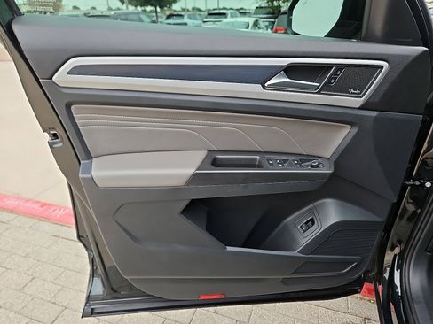 Certified 2022 Volkswagen Atlas SEL Premium image 14