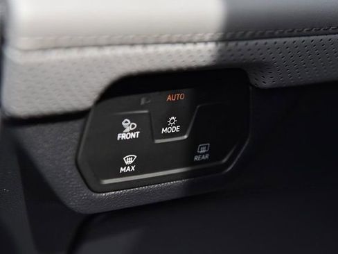 Used 2025 Volkswagen Atlas Peak Edition SE image 11