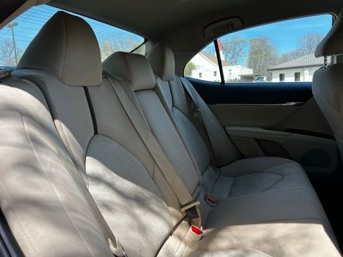 Used 2020 Toyota Camry LE image 20