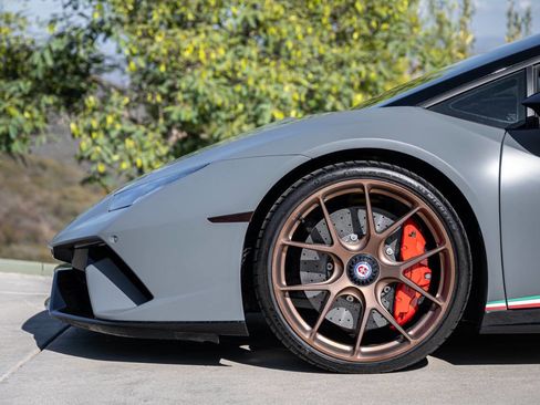 Used 2018 Lamborghini Huracan Performante image 9