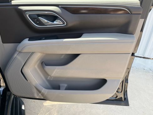 Used 2024 GMC Yukon SLE RWD image 17
