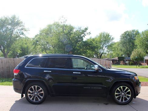 Used 2017 Jeep Grand Cherokee Overland image 10